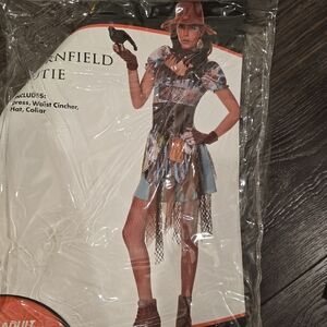 WOMEN'S SIZE MEDIUM SCARECROW COSTUME USED IN GREAT CONDITION SIZE MEDIUM